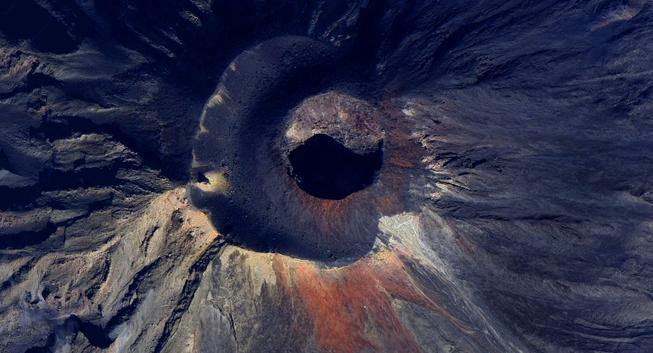 Google Maps satellite view of the crater of Mt Ngauruhoe