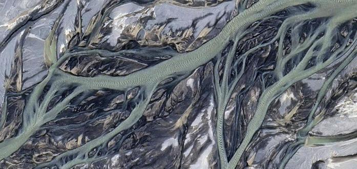 Google Maps satellite view of a beautiful meandering and branching river in Alaska.