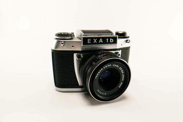 An EXA 1b SLR

Image credit:
https://www.ddr-museum.de/de/objects/1013946